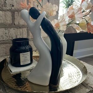 Abstract bride & groom figure